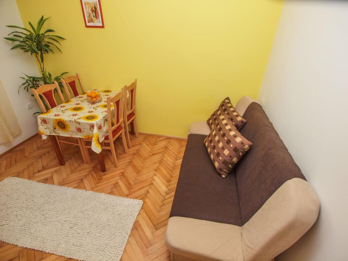 Puharic Lägenhet Makarska
